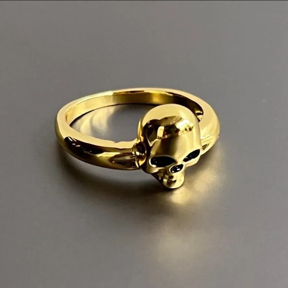 Y2K 2000s vintage retro style gold skull ring